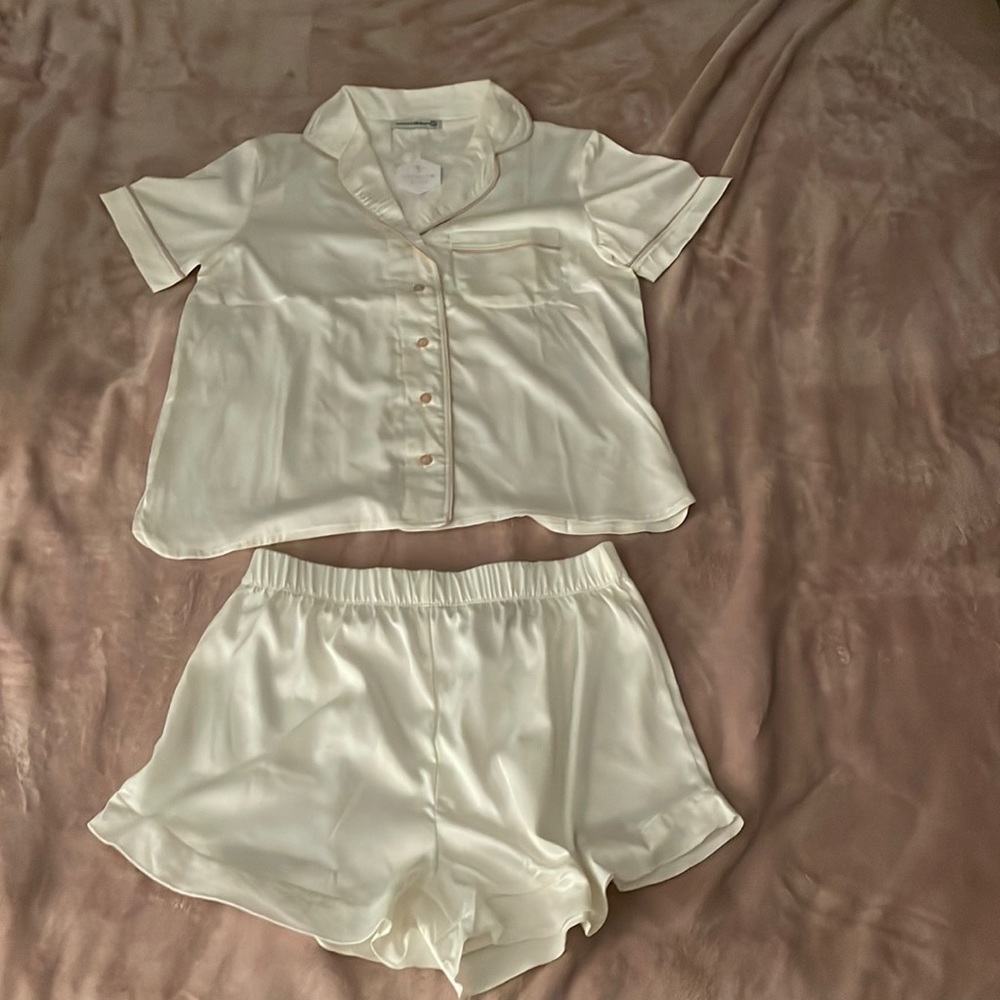 *NEW WITH TAGS* Amanda Blu Satin Pajama Set